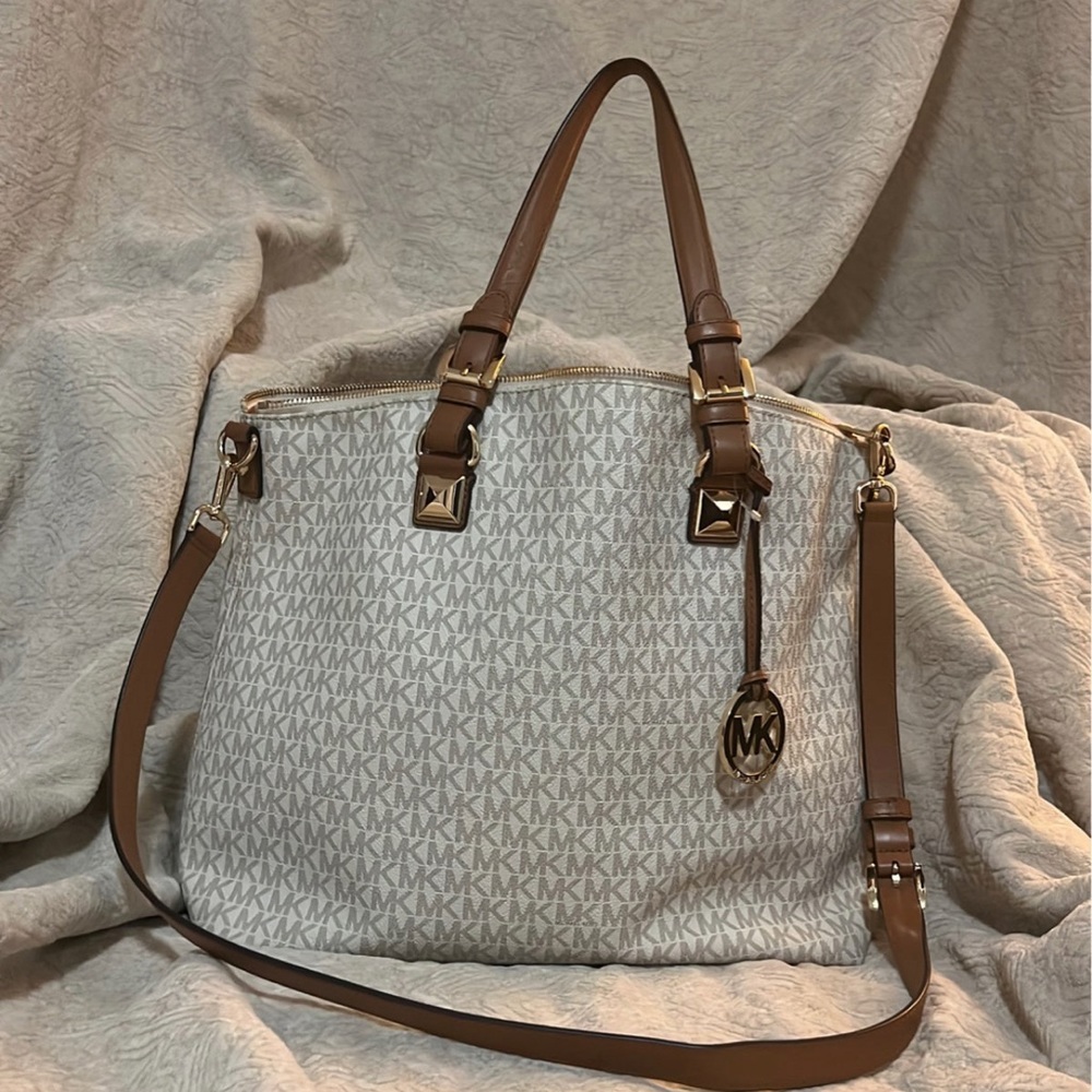 Michael Kors cream/brown signature handbag removal shoulder strap/babybag/travel